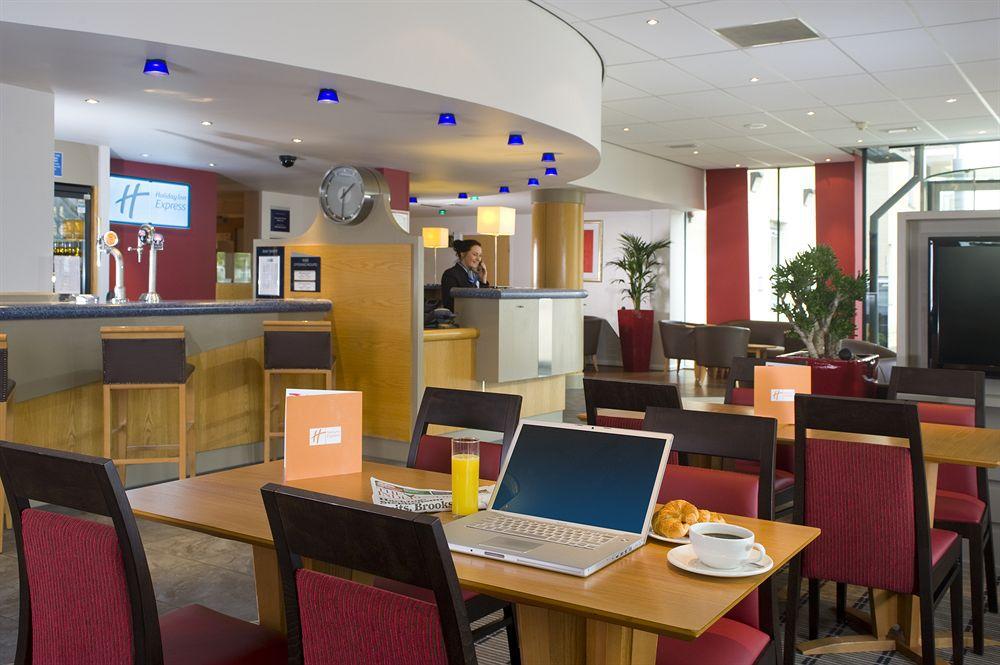 Holiday Inn Express Bath By Ihg מראה חיצוני תמונה