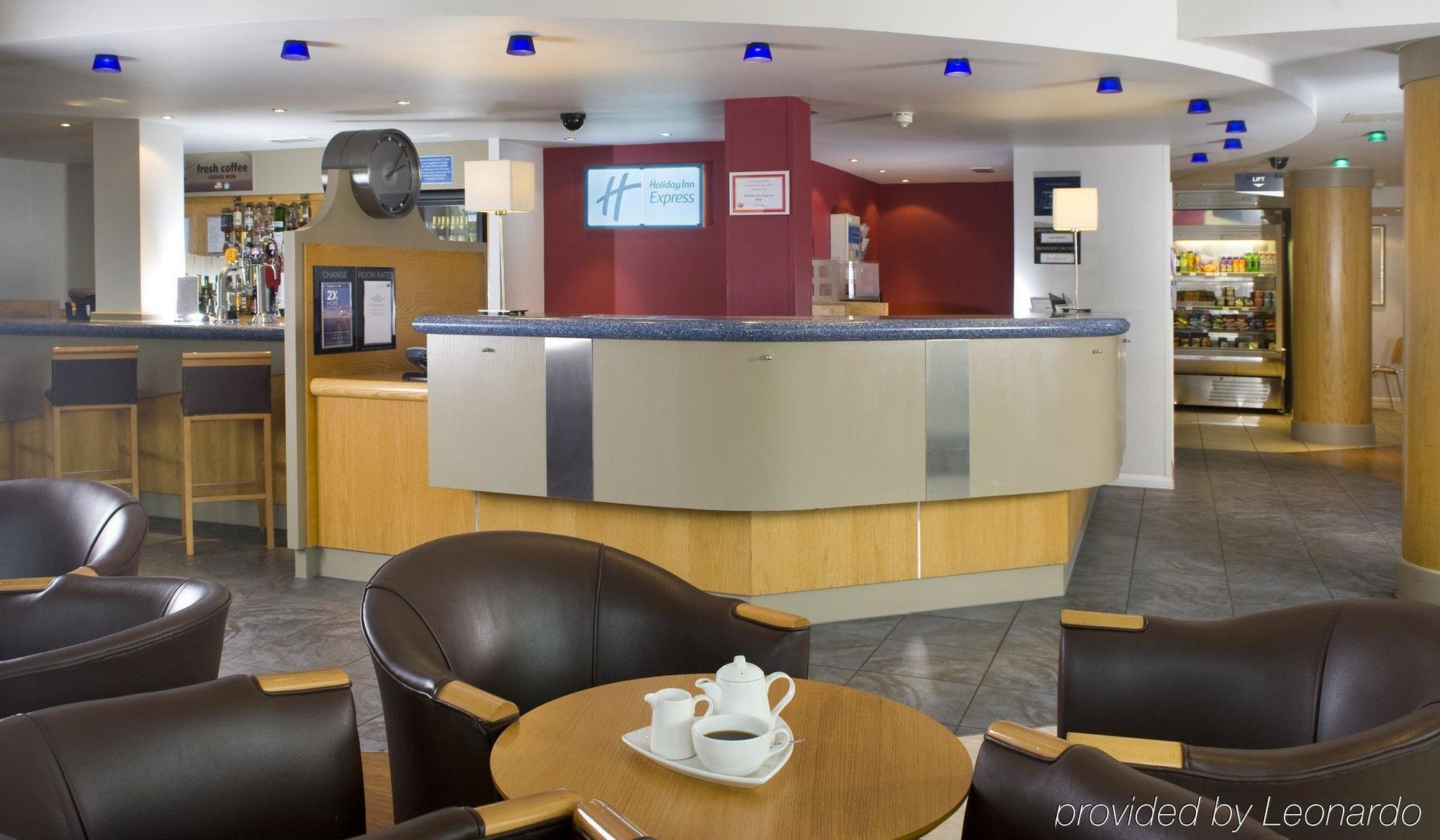 Holiday Inn Express Bath By Ihg מראה פנימי תמונה