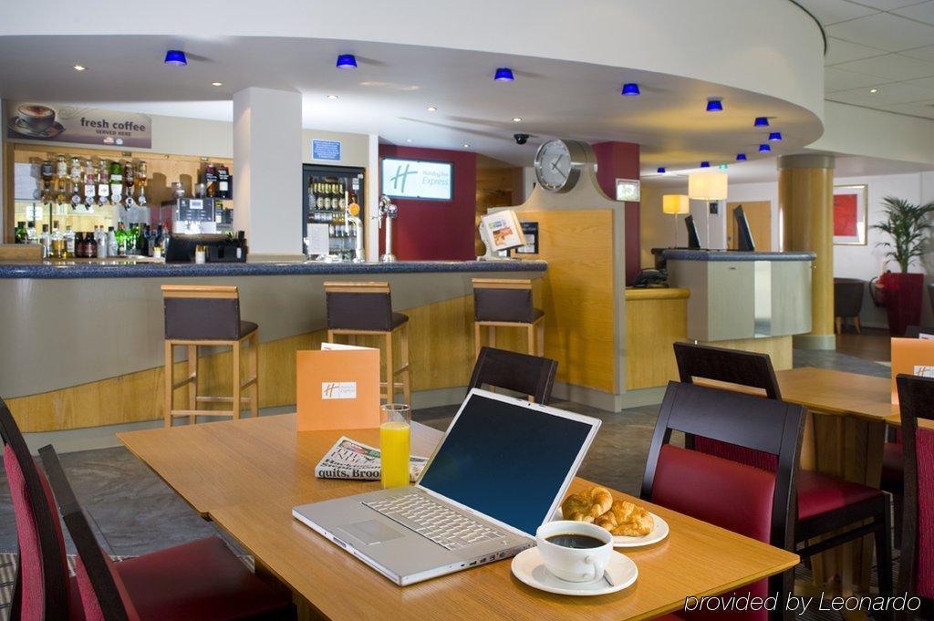 Holiday Inn Express Bath By Ihg מסעדה תמונה