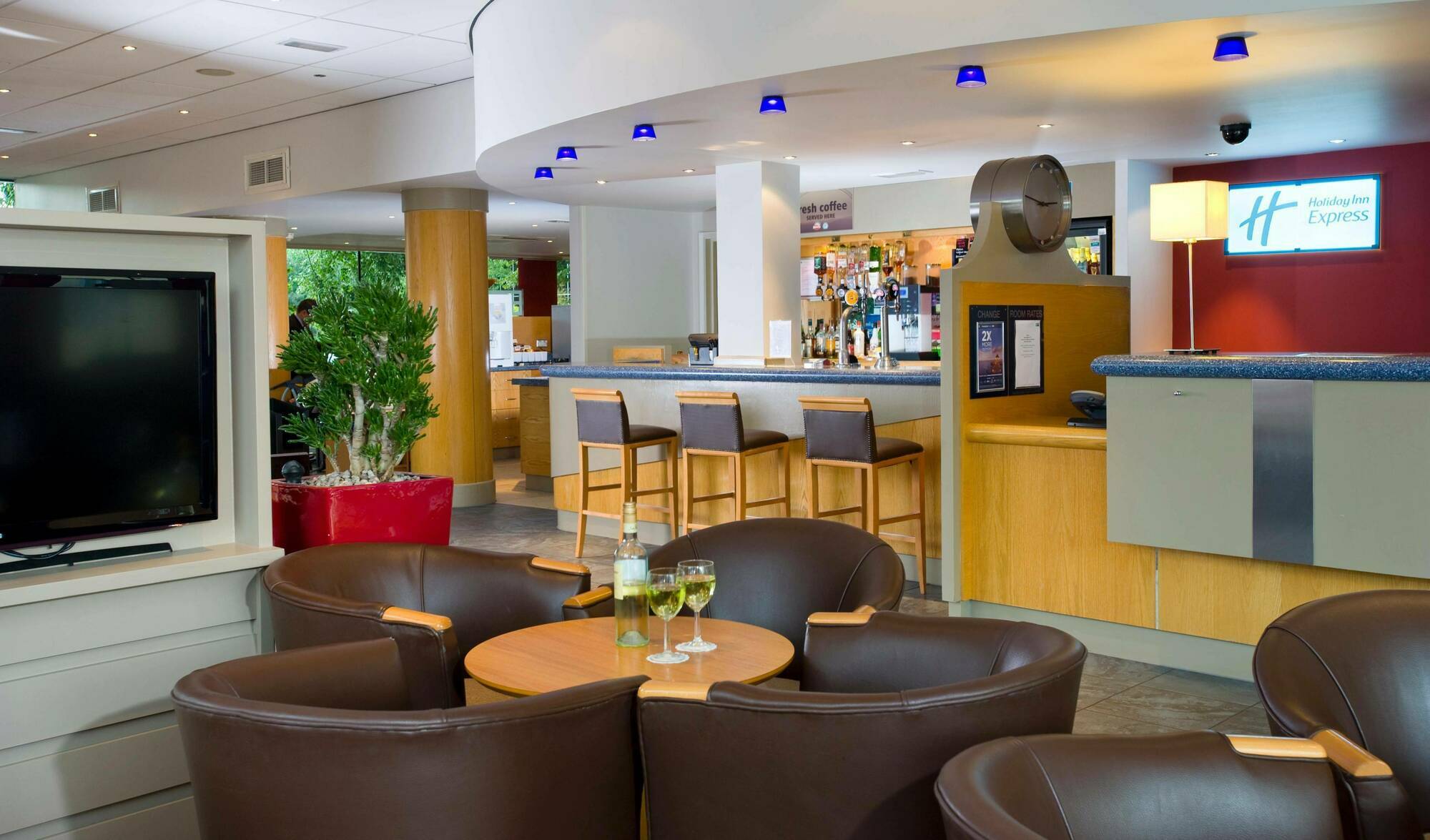 Holiday Inn Express Bath By Ihg מראה חיצוני תמונה